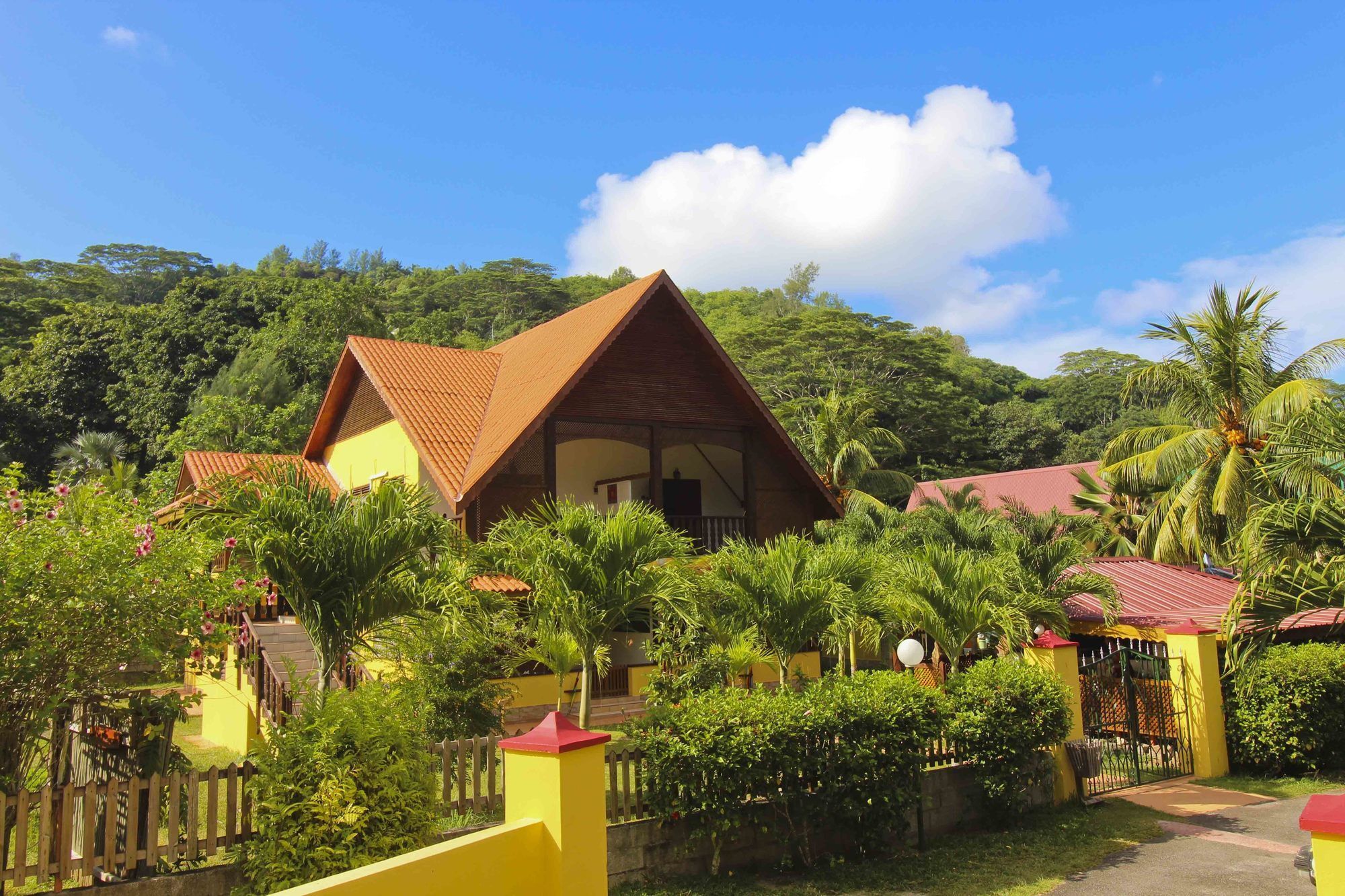 Bed & Breakfast Green Village 3*